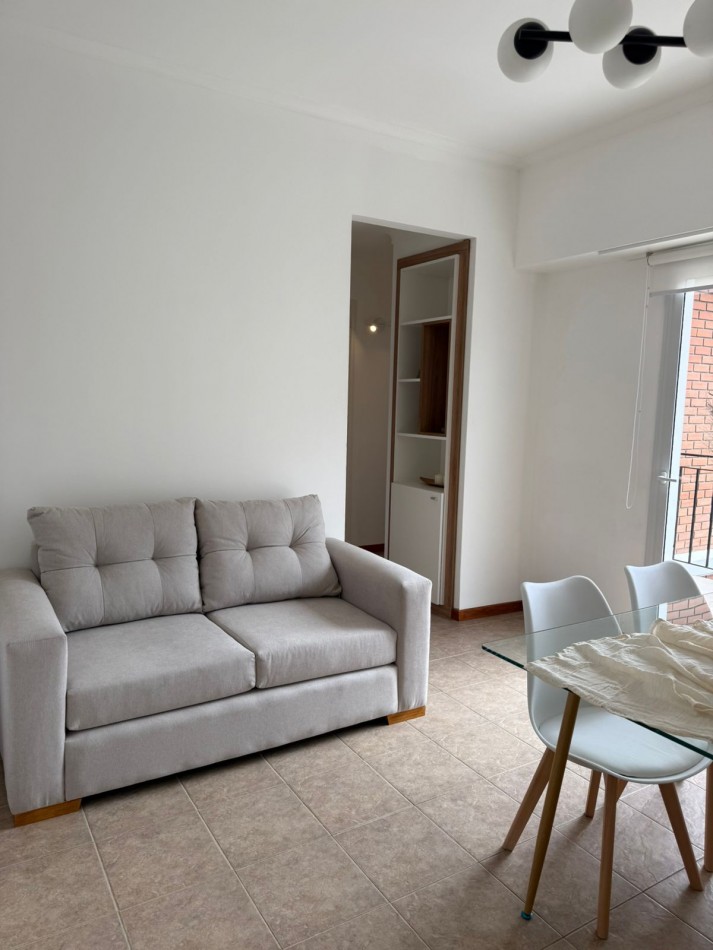 3 Amb. con balcon terraza- Amoblado y Reciclado- MDP