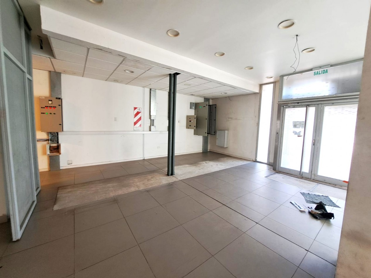 Venta Local comercial (Ex Banco) Av.Luro 6000 MDP