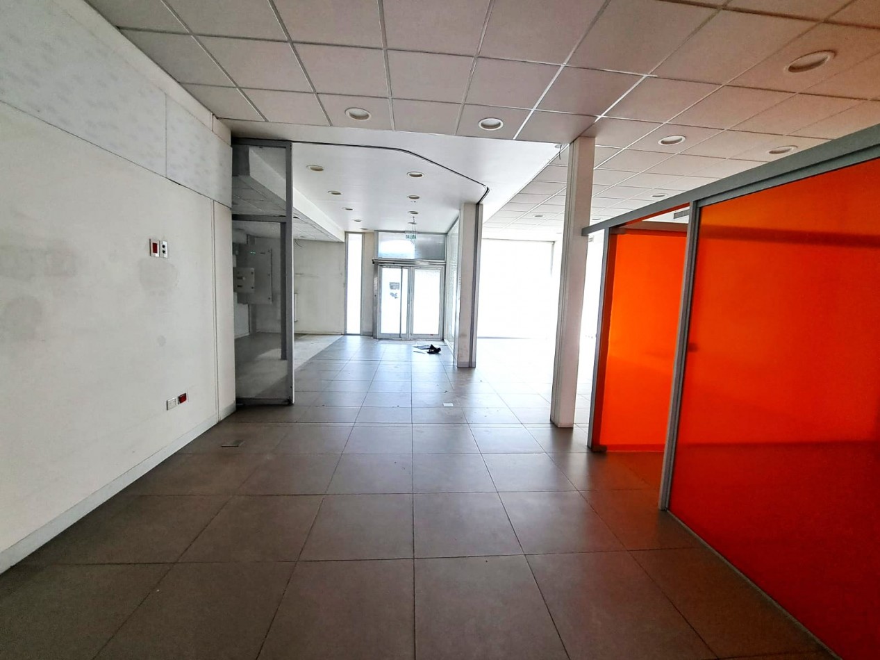 Venta Local comercial (Ex Banco) Av.Luro 6000 MDP