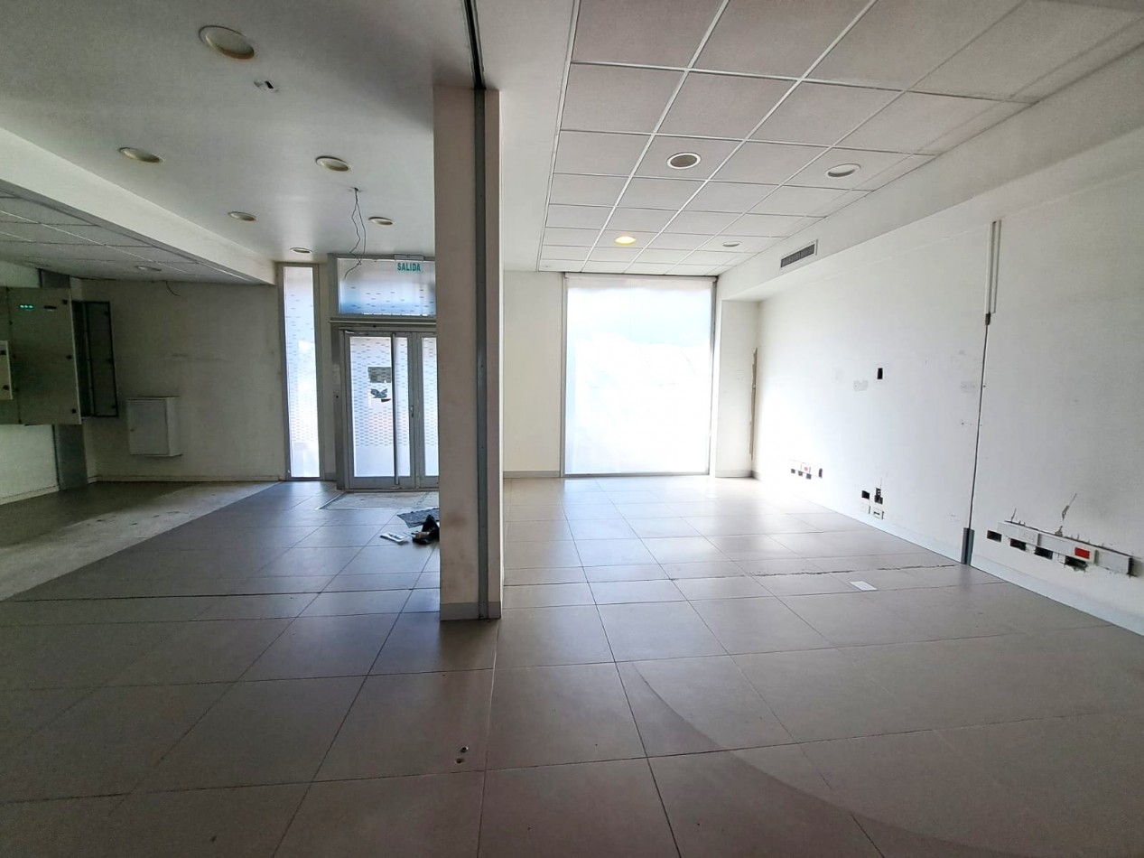 Venta Local comercial (Ex Banco) Av.Luro 6000 MDP