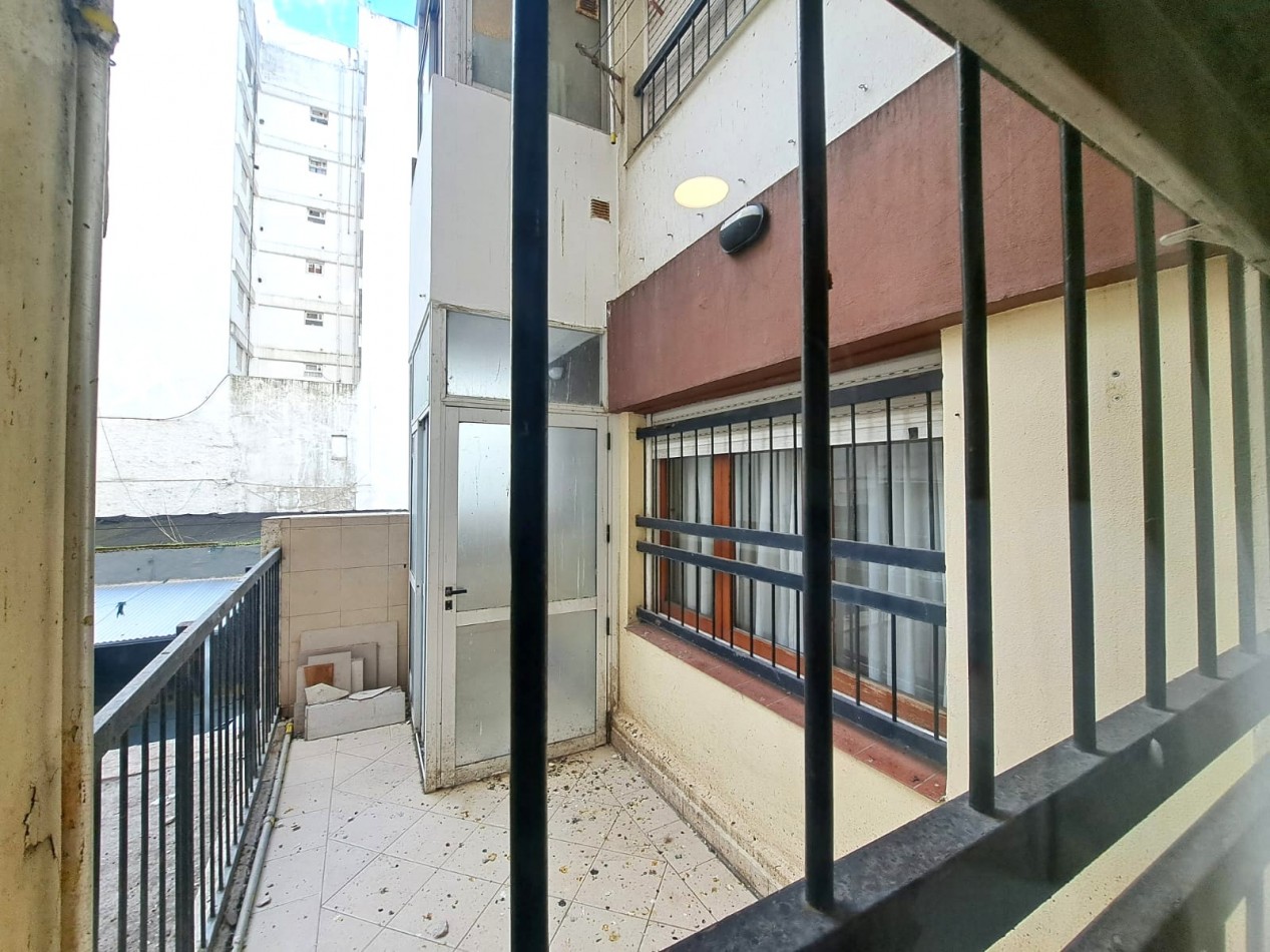 3 Amb. frente con balcon - reciclado- centro-plaza Mitre